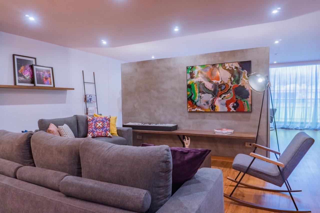 Hotel V1501 Pasto Exterior foto A living room with a concrete wall